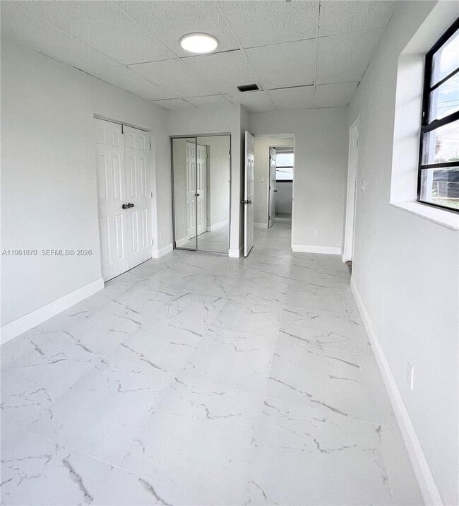 Building Photo - 931 NW 35th Ave