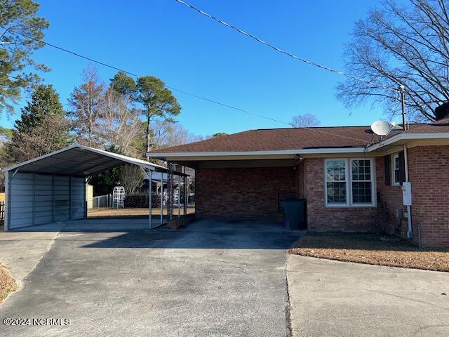 Building Photo - 2110 Southview Dr