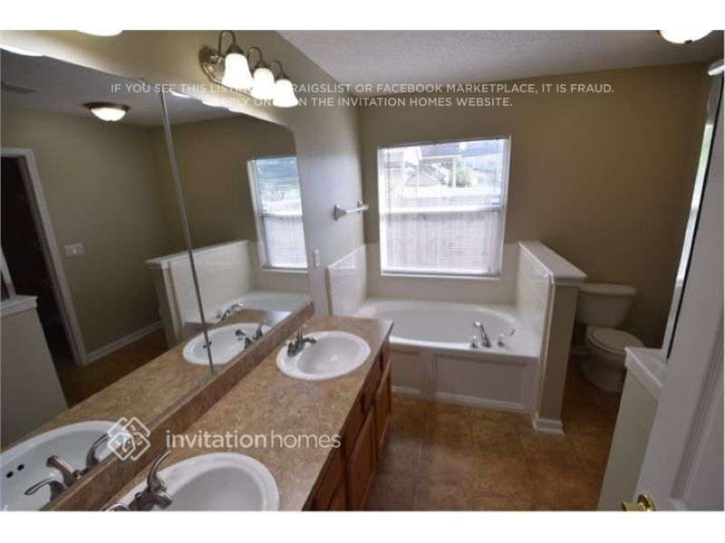 Building Photo - 3525 Live Oak Hollow Dr