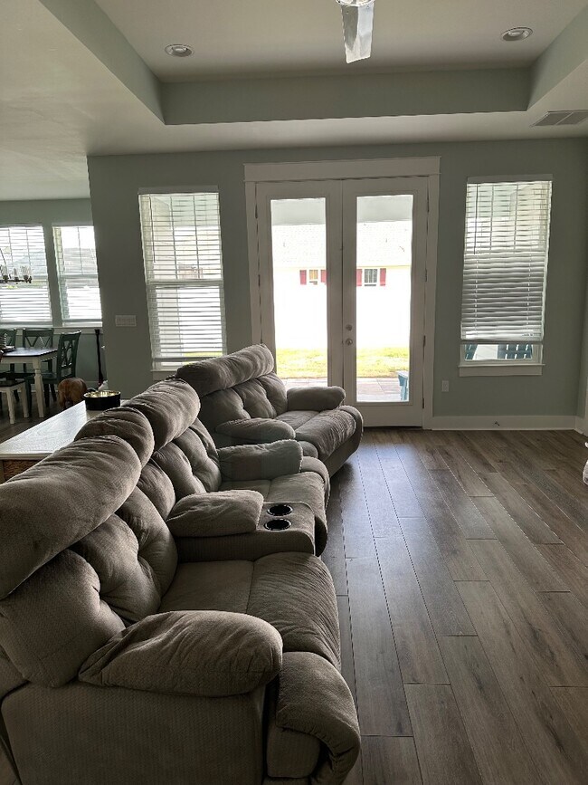 Building Photo - 409 Mill Point Ln