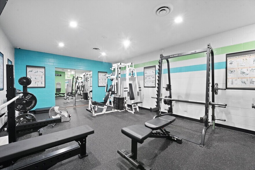 Building Photo - 6325 N Sheridan Rd