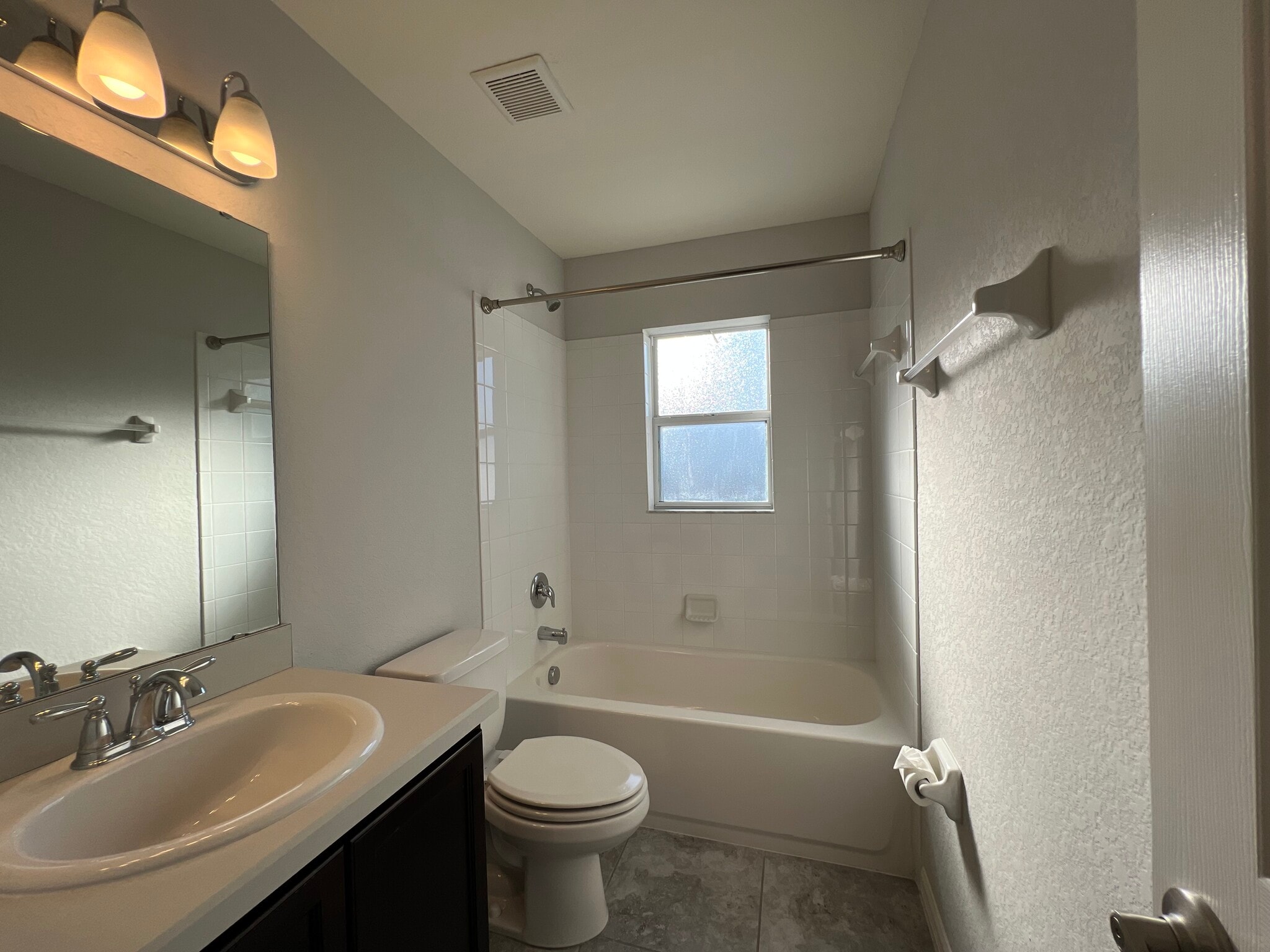 Building Photo - 900 Kingfisher Dr