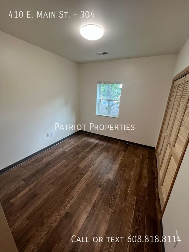 Building Photo - 1 bedroom/ 1.5 bath +den in Sun Prairie, WI