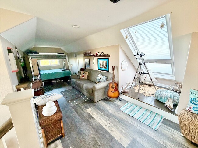 Building Photo - 1051 Honeysuckle