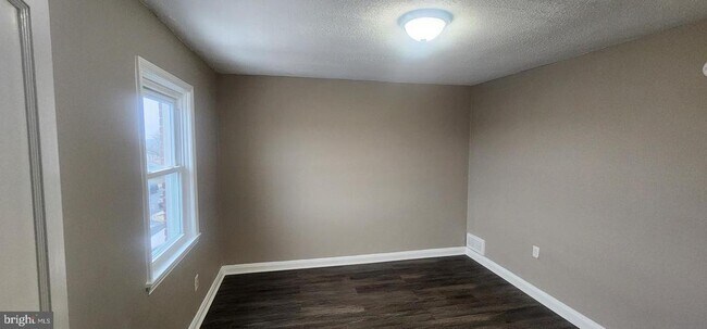 Building Photo - 7065 Eastbrook Ave