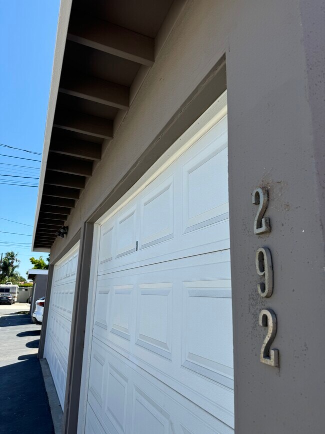 1/2 Garage - 292 16th Pl