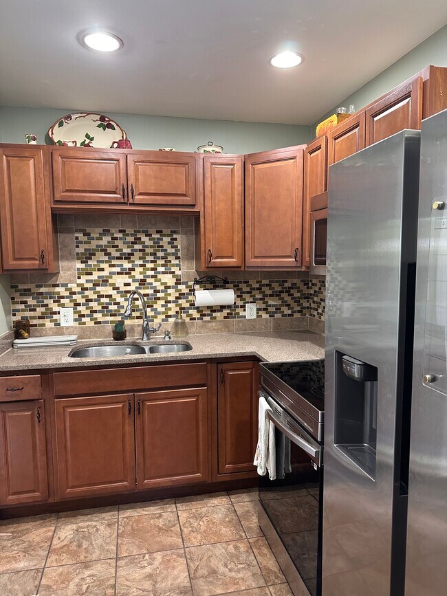 Building Photo - 2253 E Home Park Cir