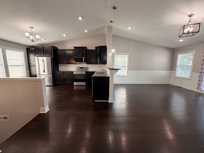 Building Photo - 1627 Hamlet Dr