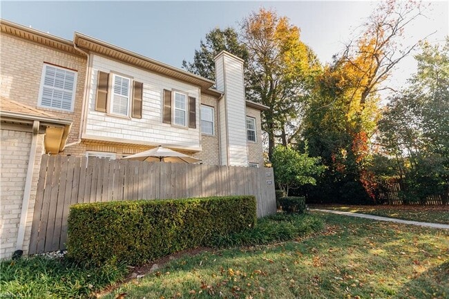 Building Photo - 2000 Picardy Ct