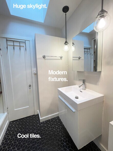 Building Photo - 5124 NE 35th Pl