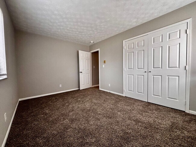 Building Photo - Newly Renovated 2 bedroom in Englewood!