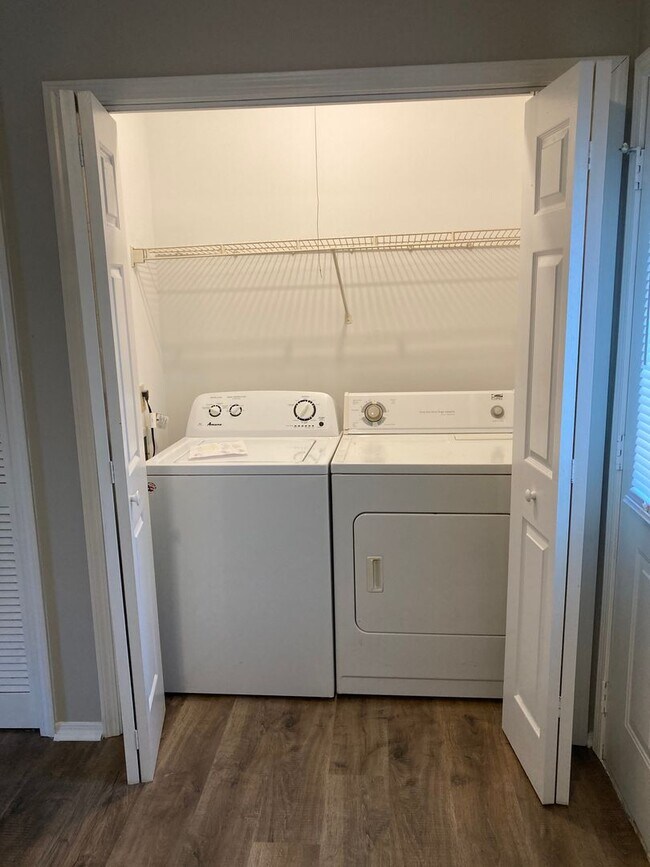 Building Photo - 3 Bedroom, 1.5 bath Home