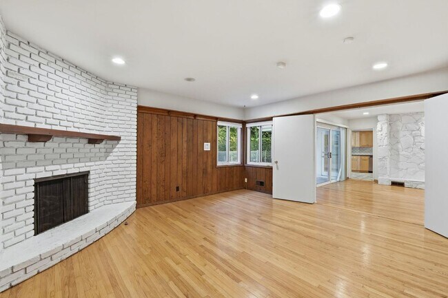 Building Photo - 1008 Westholme Ave