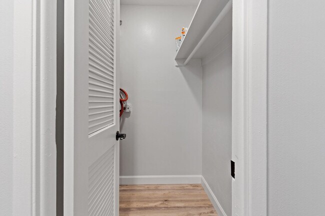 Building Photo - 2900 NE 30th St