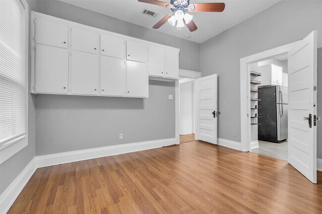 Building Photo - 4303 McKinney St