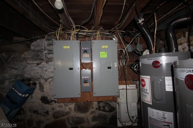 Building Photo - 28 White Meadow Ave