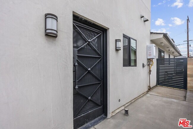 Building Photo - 10006 Odessa Ave