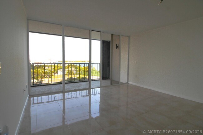 Building Photo - 5600 N Flagler Dr