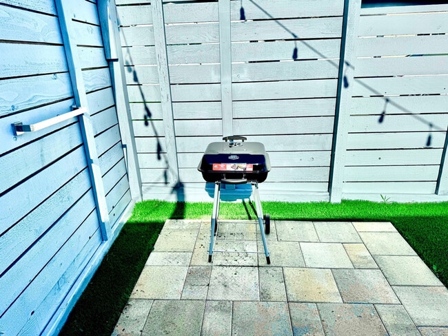 Building Photo - 1063-67 Gillespie Dr