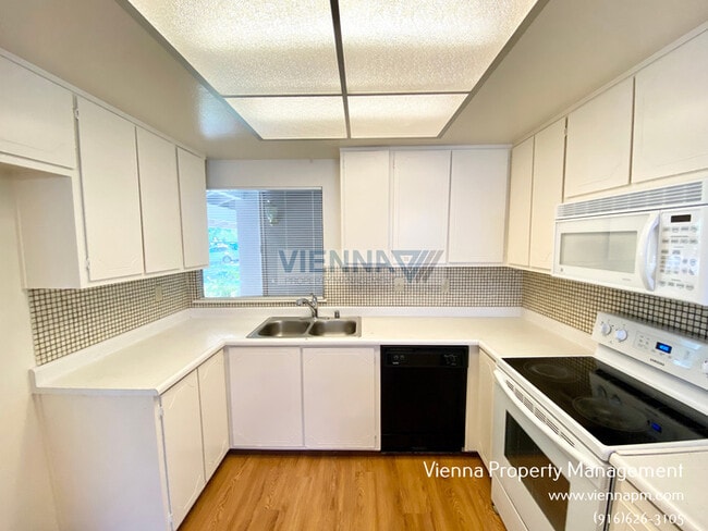 Building Photo - 3309 Huntsman Dr