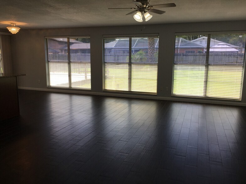 Building Photo - 7104 Hazelwood Ct