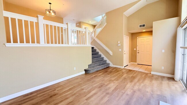 Building Photo - 401 Skylark Ct