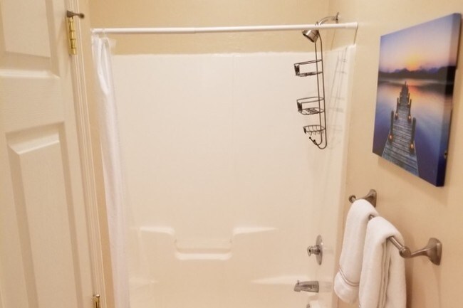 Guest Bath - 237 SE 16th Ave