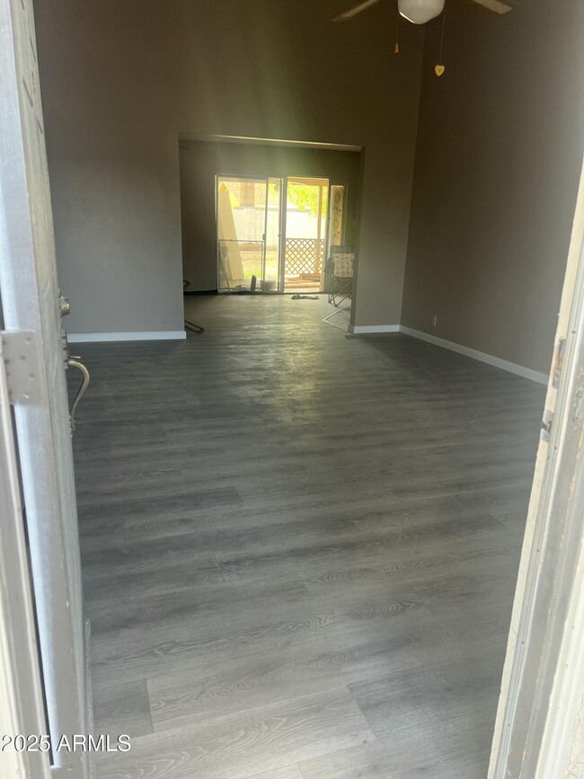 Building Photo - 543 W Pampa Ave