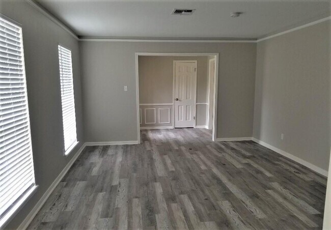Building Photo - 17603 Butte Creek Rd