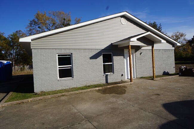 Primary Photo - Completely Remodeled Like New 3 Bed 2 Bath...