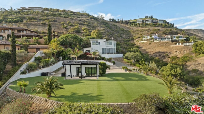 Building Photo - 6380 Meadows Ct