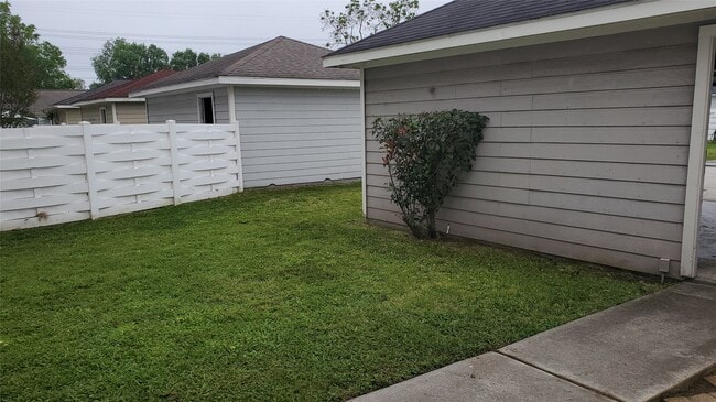 Building Photo - 6207 Spruce Bough Ct