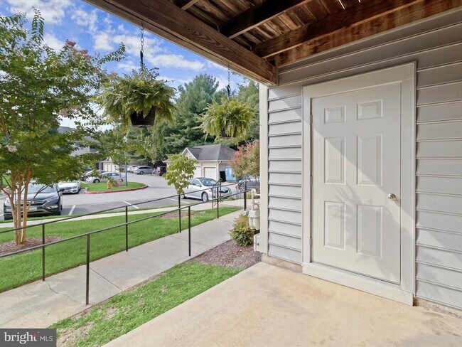 Building Photo - 9150 Gracious End Ct