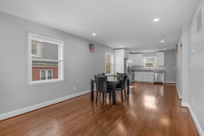 Building Photo - 4923 Lasalle Ave