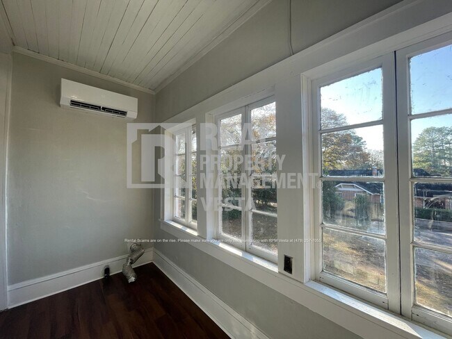 Building Photo - 2694 Cherokee Ave