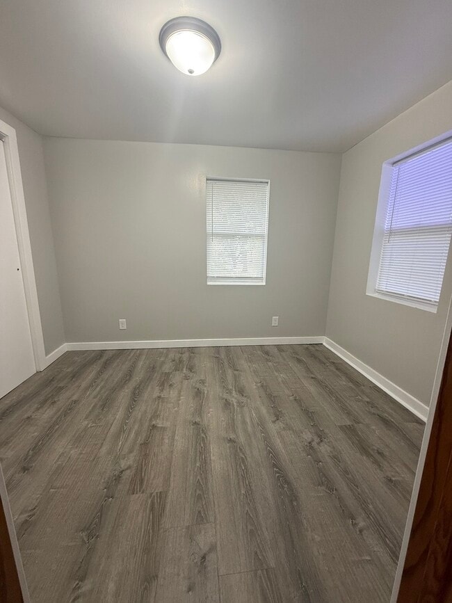 Building Photo - 729 Vine St