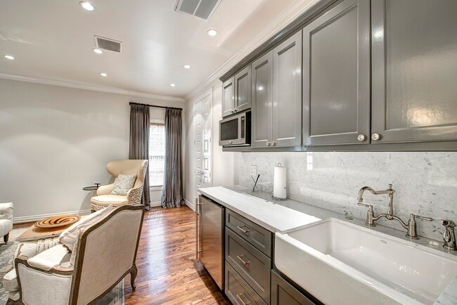 Building Photo - 3440 Locke Ln