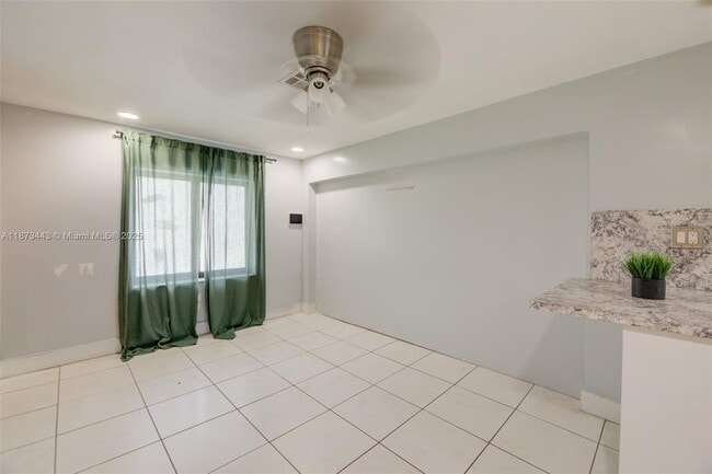 Building Photo - 1240 Peri St