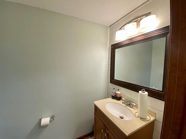 Building Photo - 2112 Westfield Dr