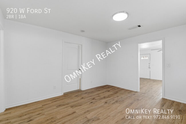 Building Photo - 920 W Ford St