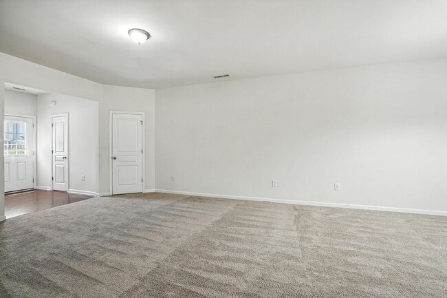 Building Photo - WONDERFUL TOWNHOUSE IN CARY-3 BEDROOMS 2 1...