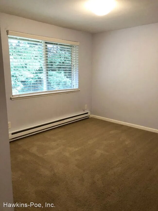Building Photo - 3 bed 2 bath Duplex Great Yard!