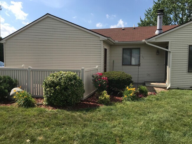 Building Photo - 2414 Heritage Dr