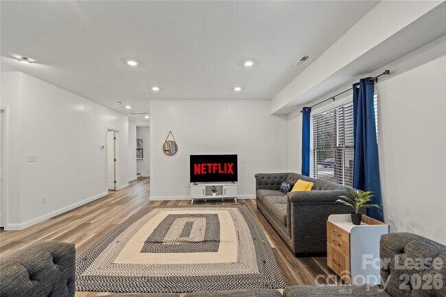 Building Photo - 2813 Ava Ave