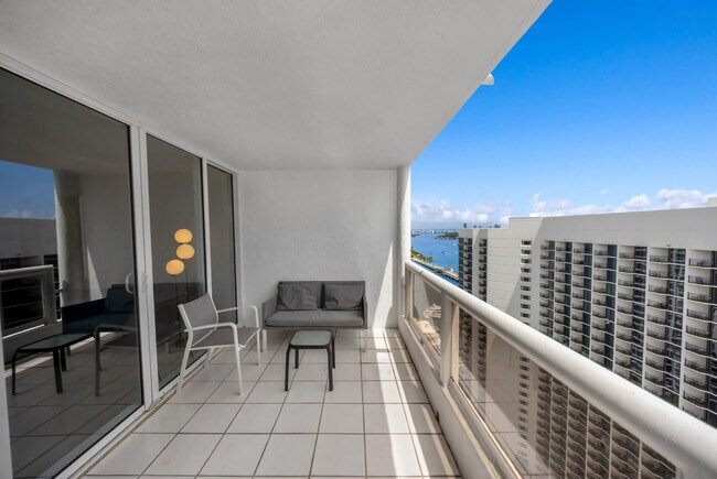 Building Photo - 1717 N Bayshore Dr