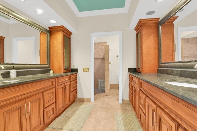 Building Photo - 1704 Del Haven Dr