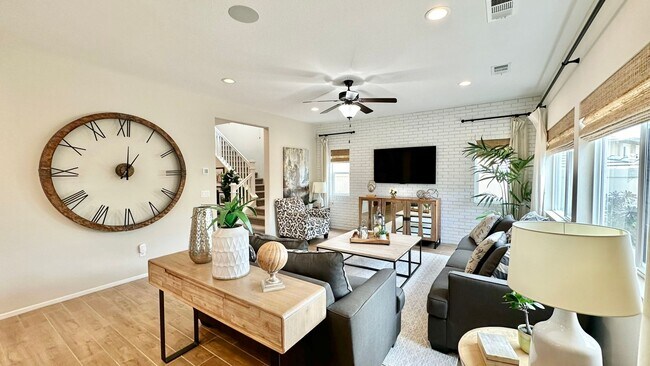 Building Photo - Beautiful "Model" Home in the Horse Creek ...