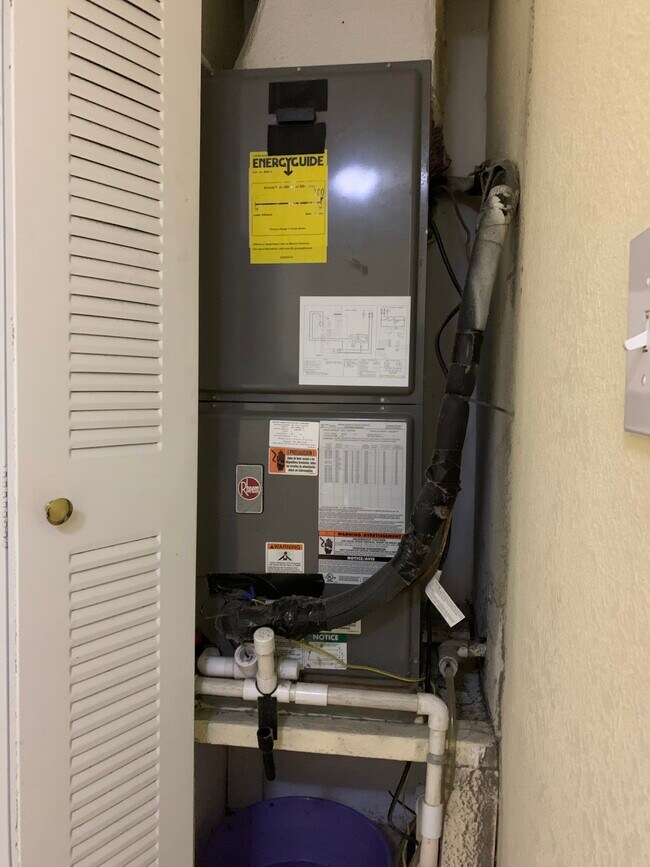 Building Photo - 8650 SW 109th Ave