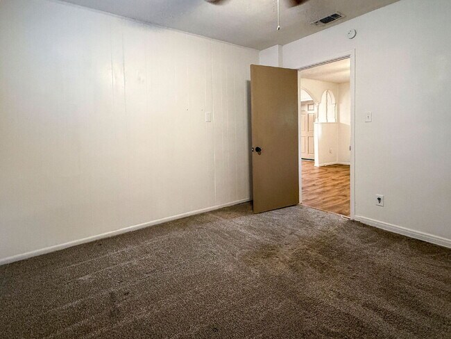 Building Photo - 3221 Emory St