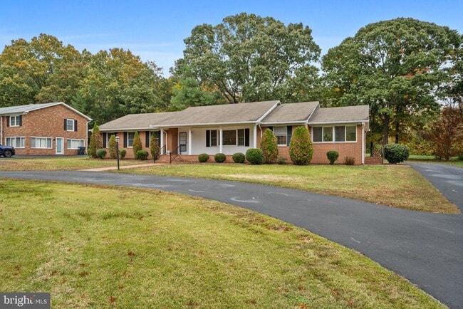 Building Photo - 21692 Potomac View Dr